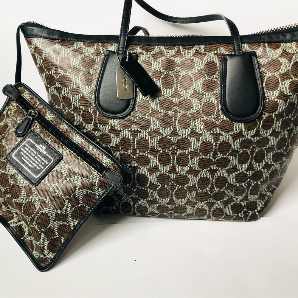 NWT Coach Signature Tote w/cosmetic bag